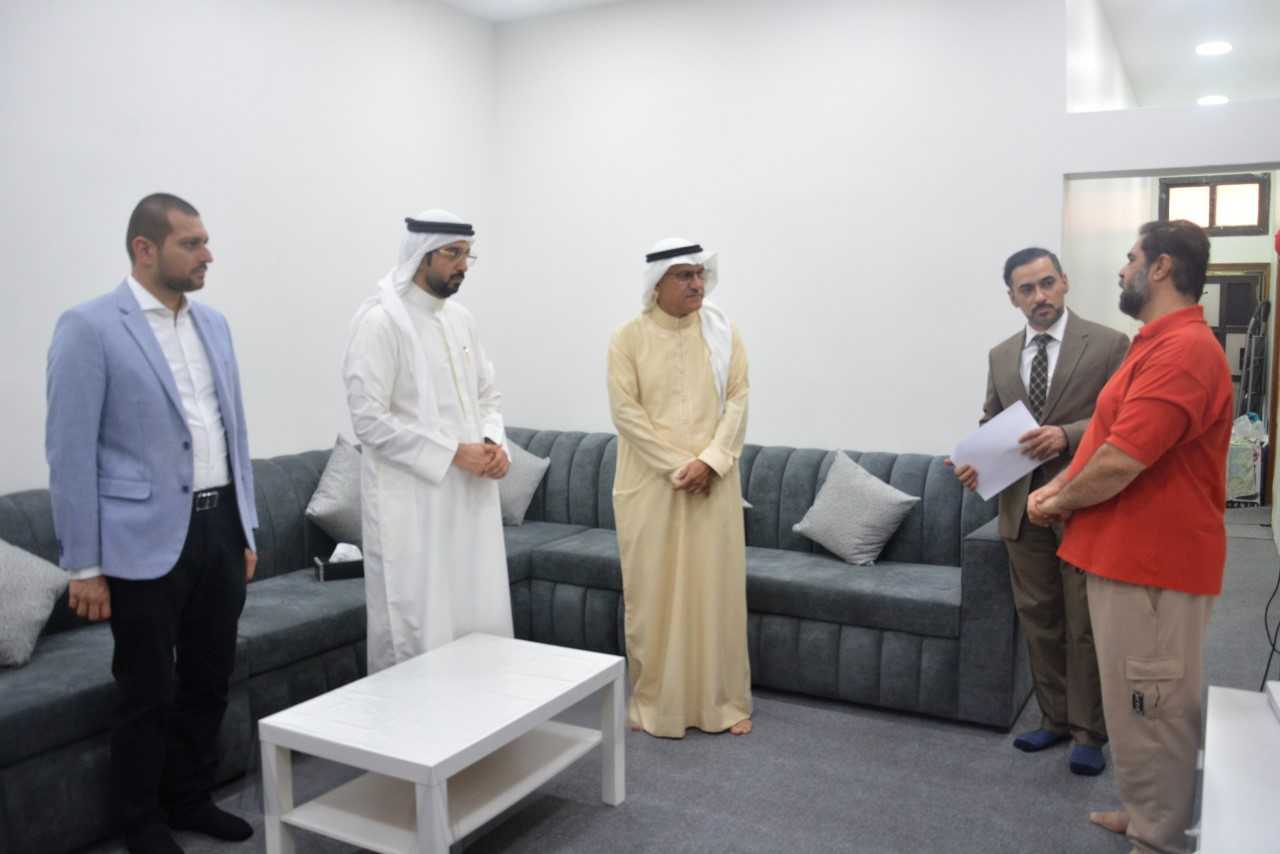 محافظ الشمالية يزور أحد منازل الأسر المتعففة في منطقة القدم ضمن مشروع بيوت خيري<